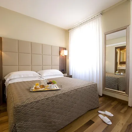 Отель Fenice Милан